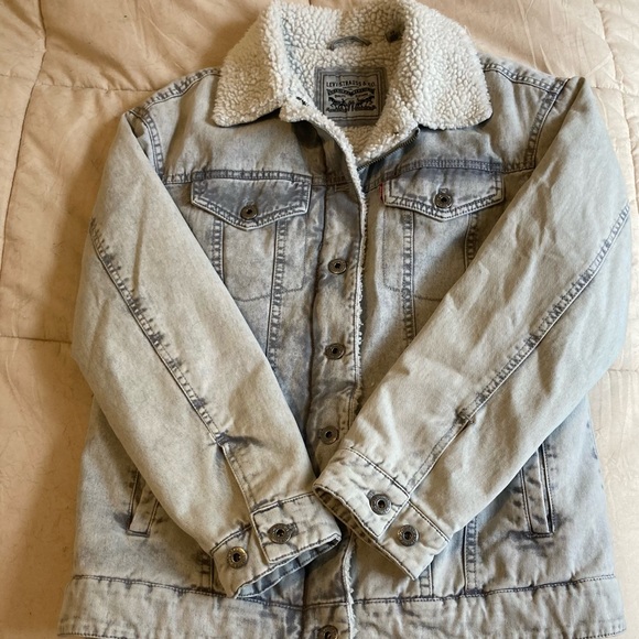 Levi’s gray wash faux fur lined jean jacket - Picture 1 of 6